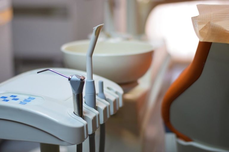 Dentysta – czy warto umówić się na wizytę?