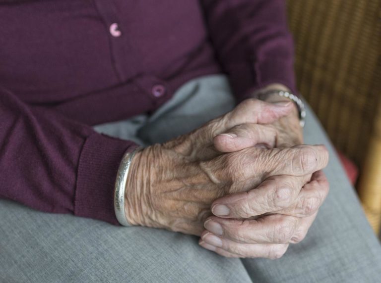 Etapy rekrutacji do pracy w charakterze opiekunki osób starszych