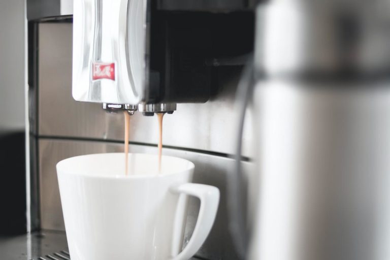 Jak zadbać o prawidłowe działanie ekspresu do kawy