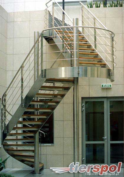 Co sprawia, że coraz częściej budujemy schody ze szkła?